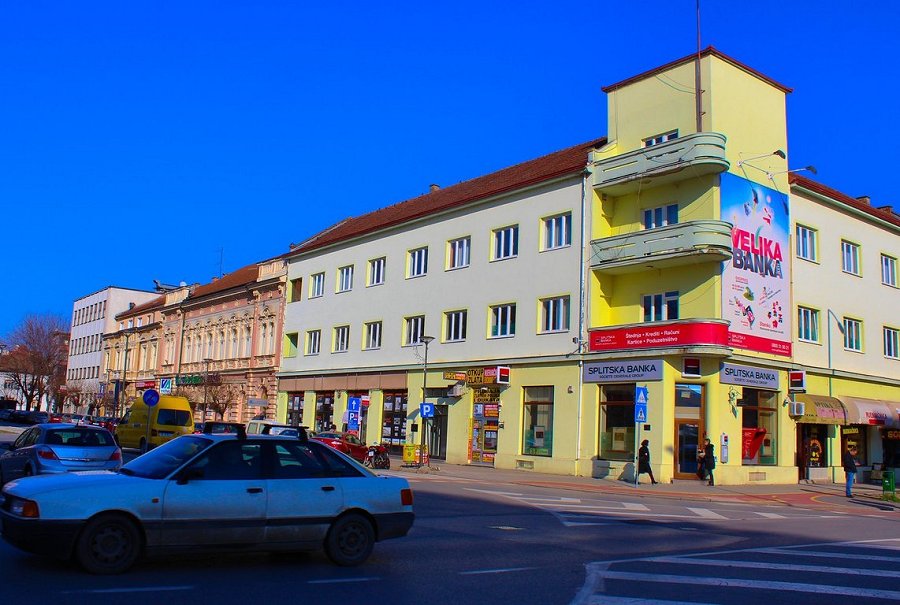 Željko Klindžić (1), Trg Ivame Brlić-Mažunič, Slavonski Brod