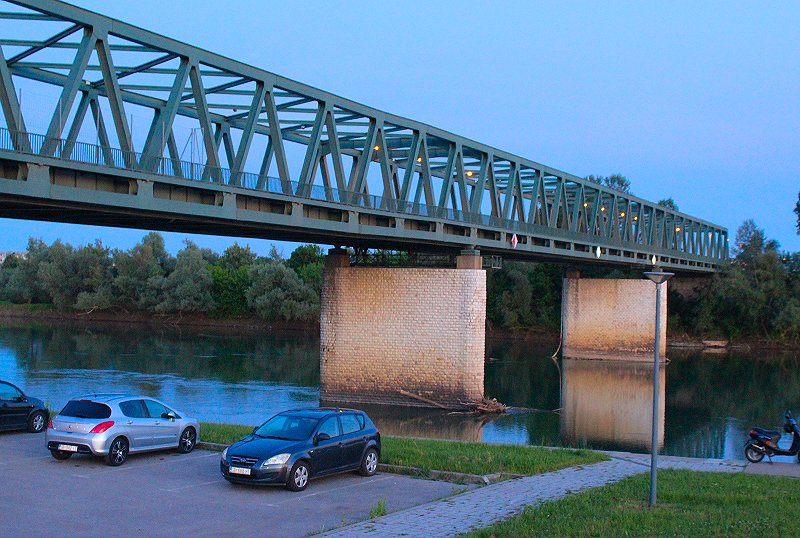 Noćna šetnja na Savi, Slavonski Briod