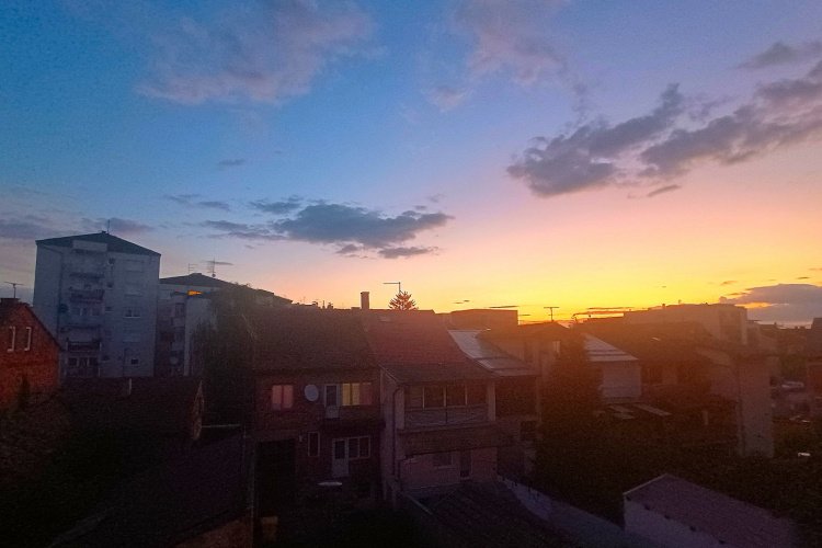 Sunce se upravo probudilo...