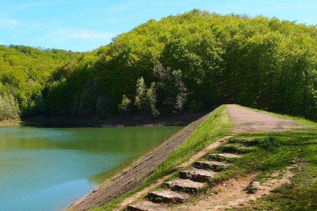 Čamac na Jezeru Petnja. Sibinj, Slavonski Brod